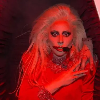 Lady Gaga míří do Wednesday. Netflix ukázal prvních šest minut nové série