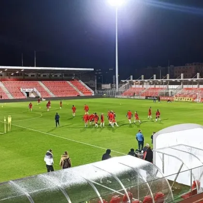 Pardubice reklamují osvětlení letního stadionu, překračuje normy a oslňuje okolí