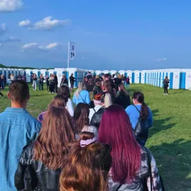 Průzkum ukázal, co vadí návštěvníkům hudebních festivalů. Od záchodů až po drogy