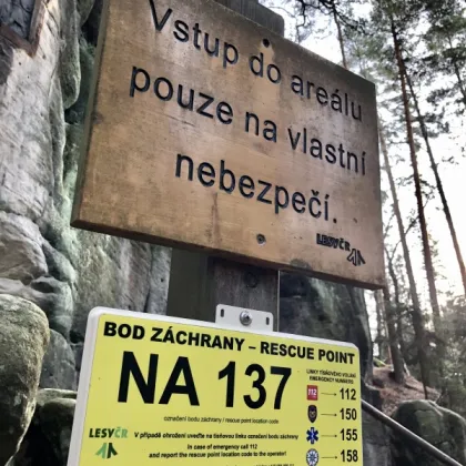 Léto ve skalách láká, ale i bolí: Body záchrany na Broumovsku mohou rozhodnout o životě