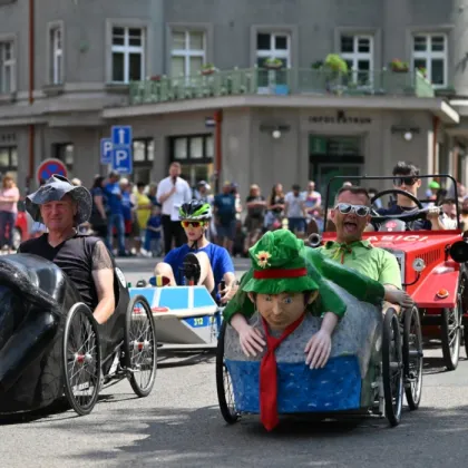 Oblíbený závod vozítek s pedály se vrací do Hradce Králové