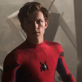 Tom Holland se vrací jako Spider-Man. Nový oblek i známé tváře