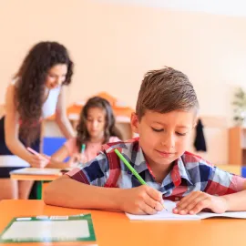 PŘEHLED: Jak budou vypadat prázdniny pro školáky v roce 2025?