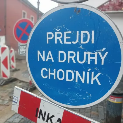Řidiči v Jičíně musí držet nervy na uzdě. Čeká je tříletá rekonstrukce ulic Ruská a Poděbradova
