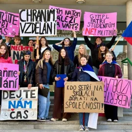 Ředitel gymnázia v Hostinném chce v diskusi představit možné plány do budoucna