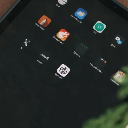 Podvodníci zneužili jméno ČNB. Falešná aplikace krade data z platebních karet