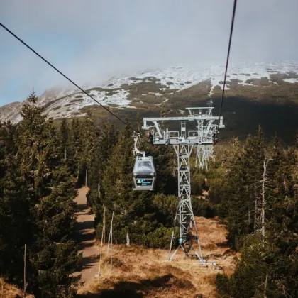 Lanovky v Krkonoších se od pondělí zastaví. Na hřebeny se turisté dostanou jen pěšky