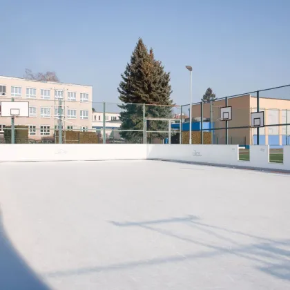 Na Slezském Předměstí v Hradci se bruslí zdarma. Kluziště u ZŠ SNP zahájilo provoz
