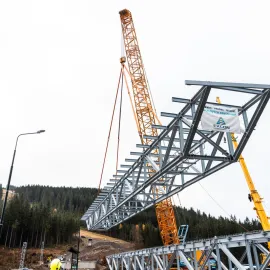 Unikátní mostní konstrukce začala propojovat areály Medvědín a Svatý Petr v Krkonoších