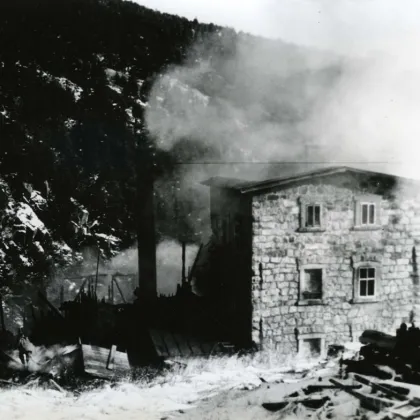 Původní Labská bouda lehla popelem v listopadu 1965