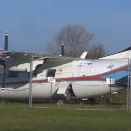 Ruska nouzově přistála v Hradci Králové. Její letadlo na letišti stojí už osm let