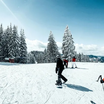 První lyžování začíná. V Krkonoších i Orlických horách se otevírají sjezdovky