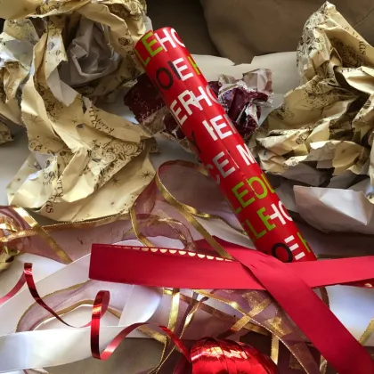 Odpad z Vánoc by mohl zaplnit 60 fotbalových hřišť. Jak třídit po rozbalení dárků?