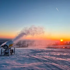 Vstupovat večer na sjezdovky může být životu nebezpečné, varují vlekaři v Krkonoších