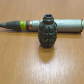 Při zbraňové amnestii v Pardubickém kraji lidé nosí na služebnu i rozbušky