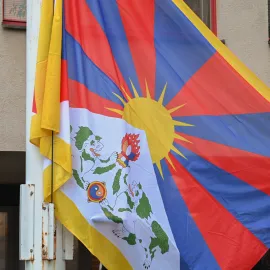 Radnice Hradce Králové se v březnu opět připojí k akci Vlajka pro Tibet